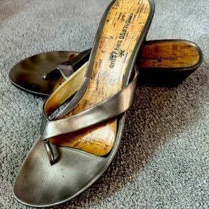 Montego Bay club size 10 copper thong sandals